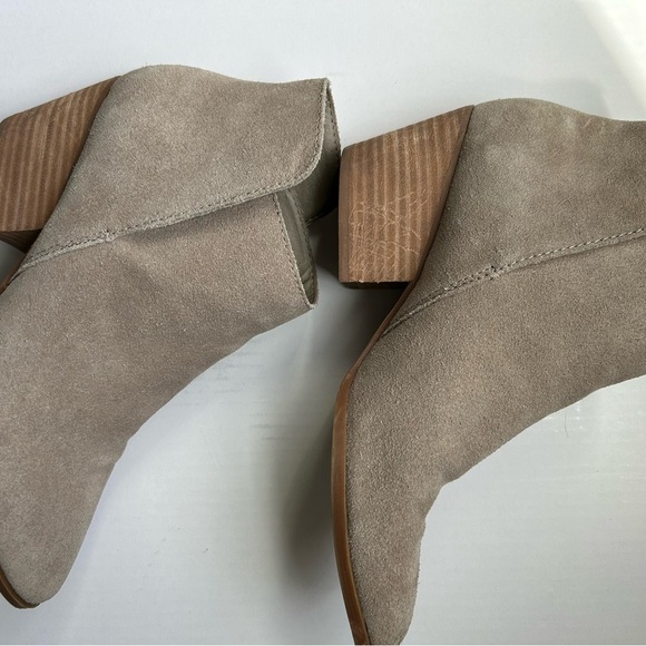 Dolce Vita Daine Bootie in Sage Size 8 Taupe Tan Grey Suede Ankle Boot Classic - Picture 5 of 12